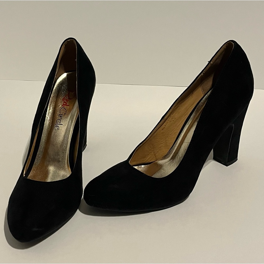 Red Circle Suede-Like Heels